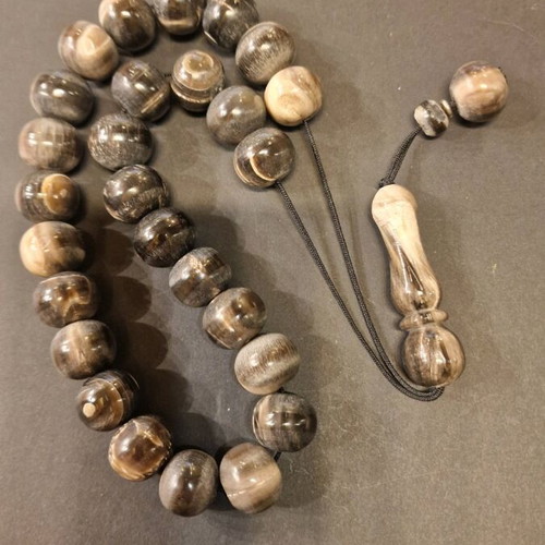 Worry beads new, horn material, 27 beads 14×15mm