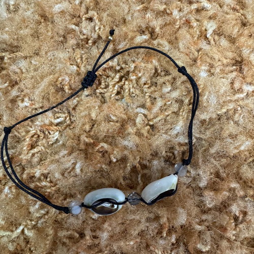 Bracelet with shells like new, black and white