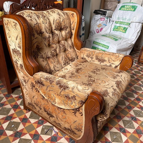 Vintage armchair 1980s like new, classic style with wooden frame