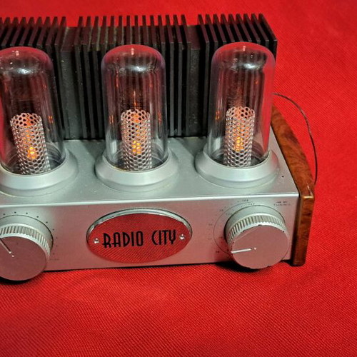 Radio City transistor radio AM/FM used, fully functional