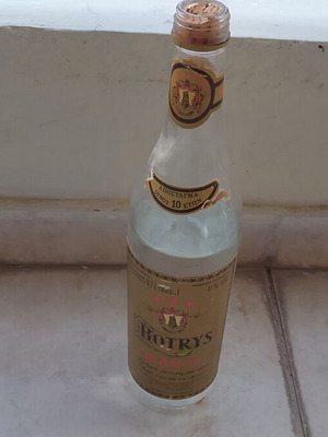 Botrys vodka bottle 1962 used, Greek 10-year-old spirit 700g