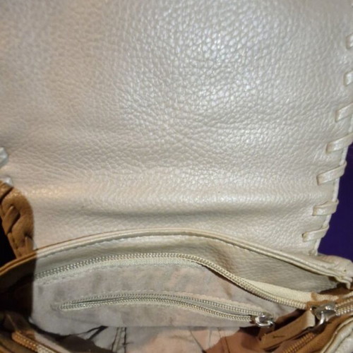 Beige shoulder bag like new with zipper 20×25 cm