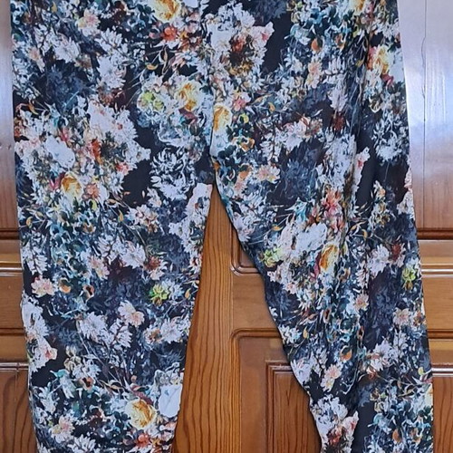 ZARA Trafaluc floral print jogger pants, size medium