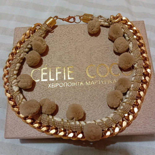 Boho style necklace like new with tassels and gold chain