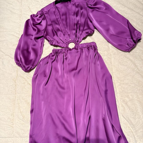 Regalinas satin dress like new, purple, flattering cut