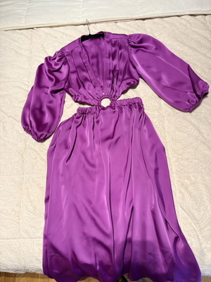 Regalinas satin dress like new, purple, flattering cut