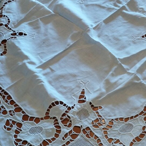 Kares Hasedenios table linen like new