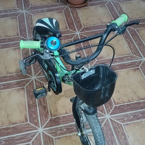 Orient children's bike used with training wheels in very good condition