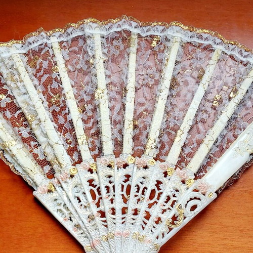 Vintage handmade fan with lace and case new