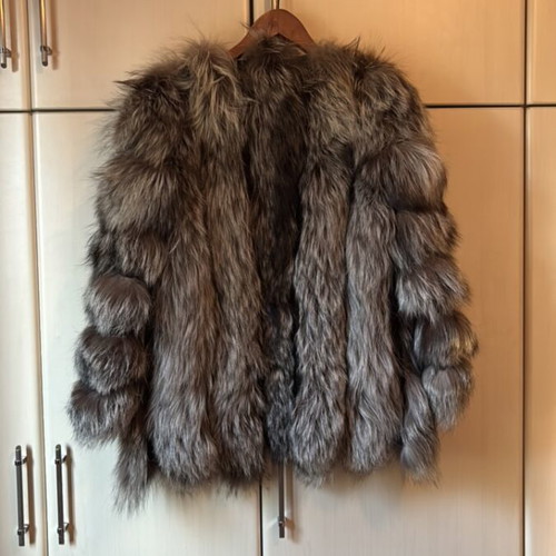 Women's fur coat Haute Acorn size M like new, gray and silver