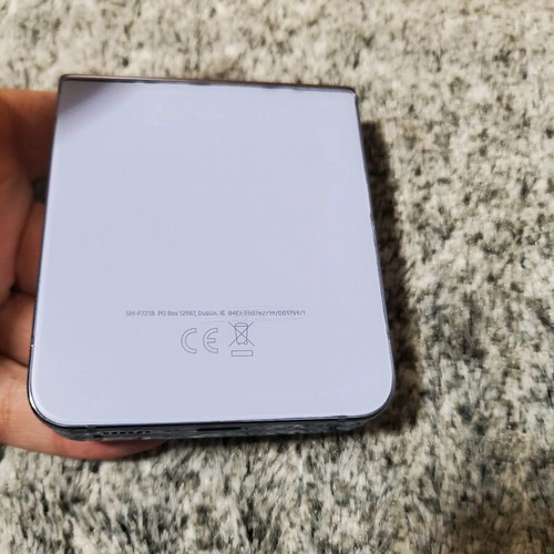 Samsung Z Flip 4 used, white, 128GB, Android, 20+ MP camera
