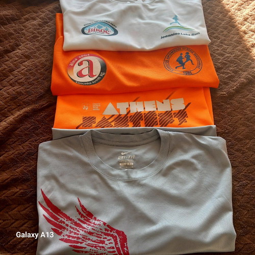 Αθλητικά T-shirt σε άριστη κατάσταση, πακέτο 4, μεγέθη L και M