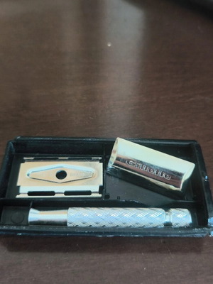 Ξυράφι ασφαλείας Gillette καινούργιο, σε θήκη