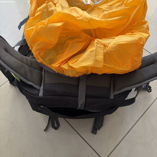 Polo Voyager 45+ climbing backpack like new with waterproof cover