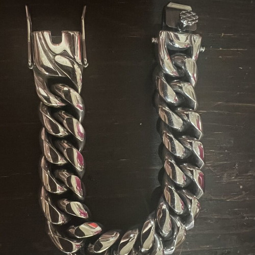 Stainless steel Cuban link bracelet with safety clasp, 18.5 cm