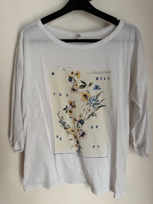 Stradivarius blouse 3/4 sleeve like new, white multicolor