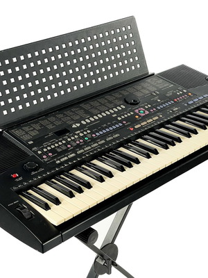 Yamaha PSR-510 синтезатор като нов с поставка