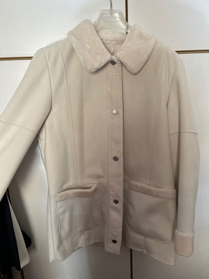 Μπεζ μπουφάν με γούνινη επένδυση και κουμπιά, μέγεθος 42, μεταχειρισμένο