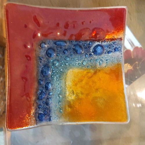 Decorative glass plate like new without cracks or breaks