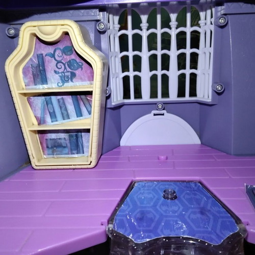 Vampirina Scare B&B Dollhouse used, missing pieces