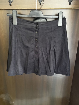 Μίνι φούστα μαύρη μεταχειρισμένη με κουμπιά, μέγεθος M/S