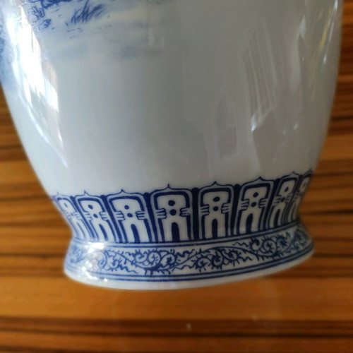Chinese large porcelain vase hand-painted new