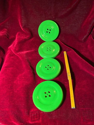 Wooden decorative buttons used