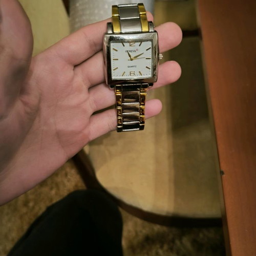 Unisex watch needs battery