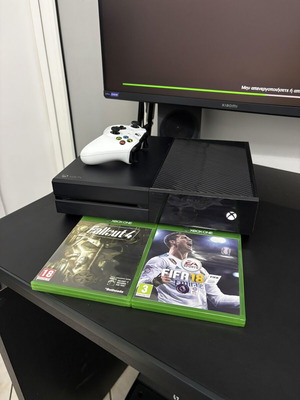 Xbox One 1TB κονσόλα μεταχειρισμένη με χειριστήριο και 2 παιχνίδια