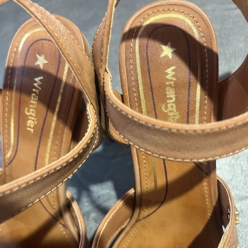 Wrangler suede sandals size 39 beige like new
