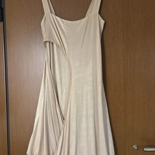 Amaya Arzuaga knee-length gold shimmering balloon dress like new