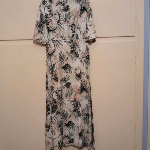 Somedays Lovin Coastal Roaming Maxi Dress like new, V neckline, tropical print