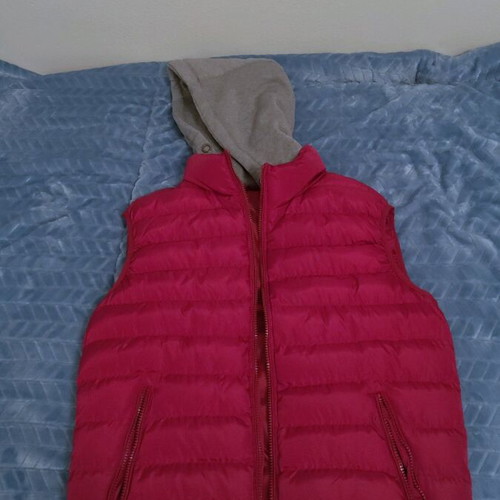 Thick vest used Medium red with detachable hood