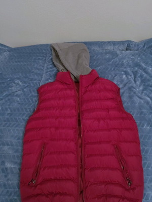 Thick vest used Medium red with detachable hood