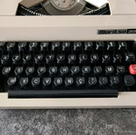 Maritsa 30 typewriter used with case, portable