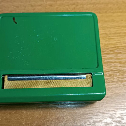 Rolling machine and tobacco case used