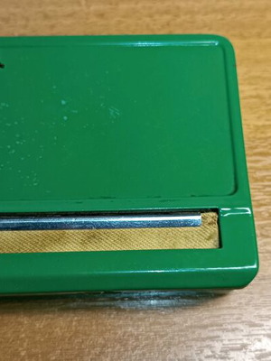 Rolling machine and tobacco case used