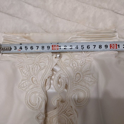 Women's blouse with embroidery and pearls size M like new