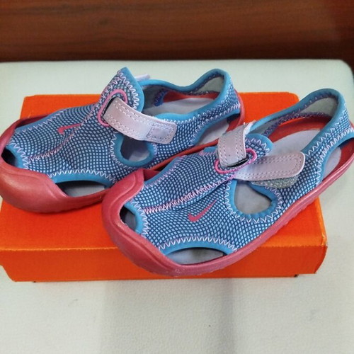 Nike kids sea shoes used size 23 pink and purple
