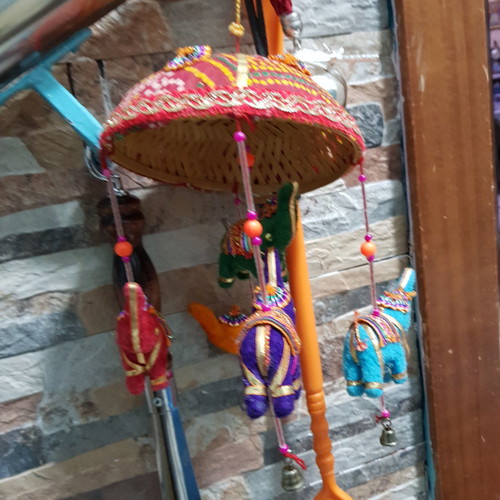 Decorative item with elephants used