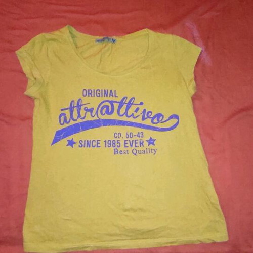 Attrattivo T-shirt medium mustard like new