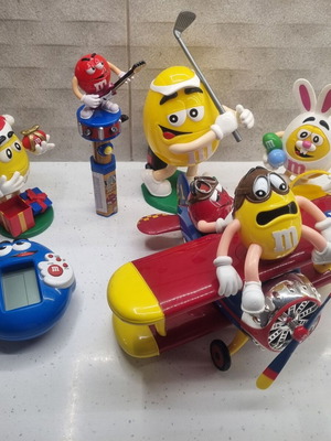 Πακέτο με φιγούρες M&M's και ηλεκτρονικό παιχνίδι
