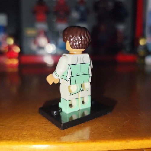 Anissa minifigure like new with base and two expressions