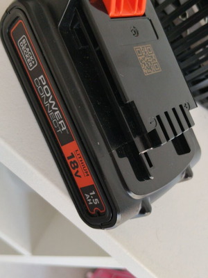 Black and Decker battery used with red light issue
