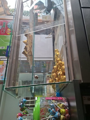 Display case used in good condition