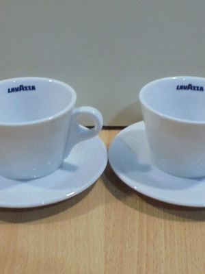 Lavazza espresso δύο διαφημιστικές πορσελάνινες κούπες για cappuccino με πιατάκια σαν καινούργιες