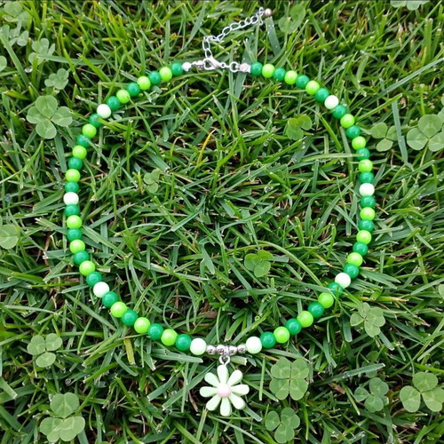 Handmade green beaded spring and summer necklace new