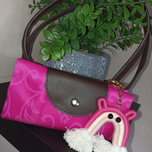 Foldable Origami Waterproof Fuchsia Handbag like new with keychain