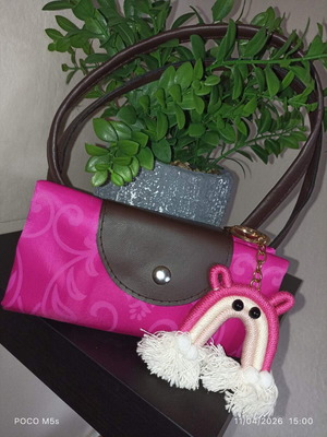 Foldable Origami Waterproof Fuchsia Handbag like new with keychain