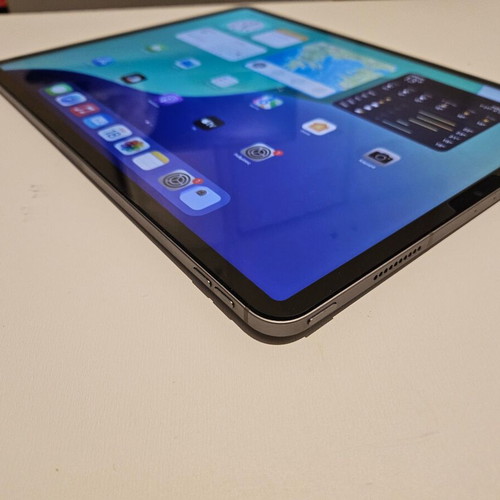 Ipad Pro 12.9 M2 2TB 5G like new with Pencil 2 and Spigen Armor case